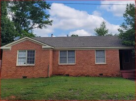 703 Federal Dr in Montgomery, AL - Building Photo
