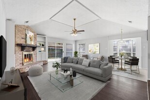 6807 Falling Waters Dr in Spring, TX - Building Photo