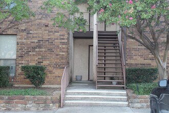 2106 Rainbow Dr in Arlington, TX - Building Photo - Building Photo