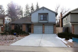 8002 Field Ct in Arvada, CO - Building Photo