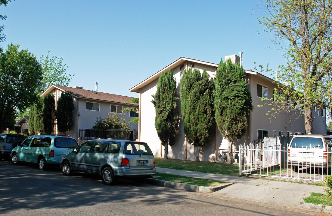 609-617 N College Ave in Fresno, CA - Building Photo