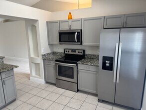 250 SW Moselle Ave in Port St. Lucie, FL - Building Photo - Building Photo