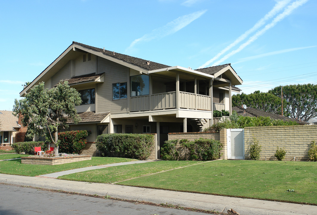 2000-2006 Coral Pl in Newport Beach, CA - Building Photo