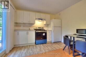 6 Bellbury Crescent in Toronto, ON - Building Photo - Building Photo