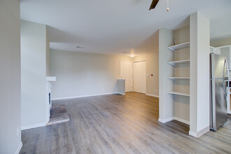 Apple Glen Apartments in New Berlin, WI - Building Photo - Building Photo