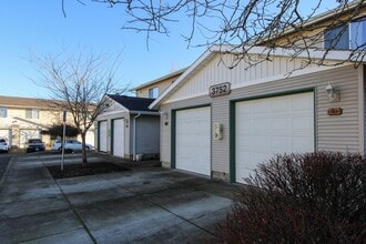 AMBERMANOR in Salem, OR - Building Photo - Interior Photo