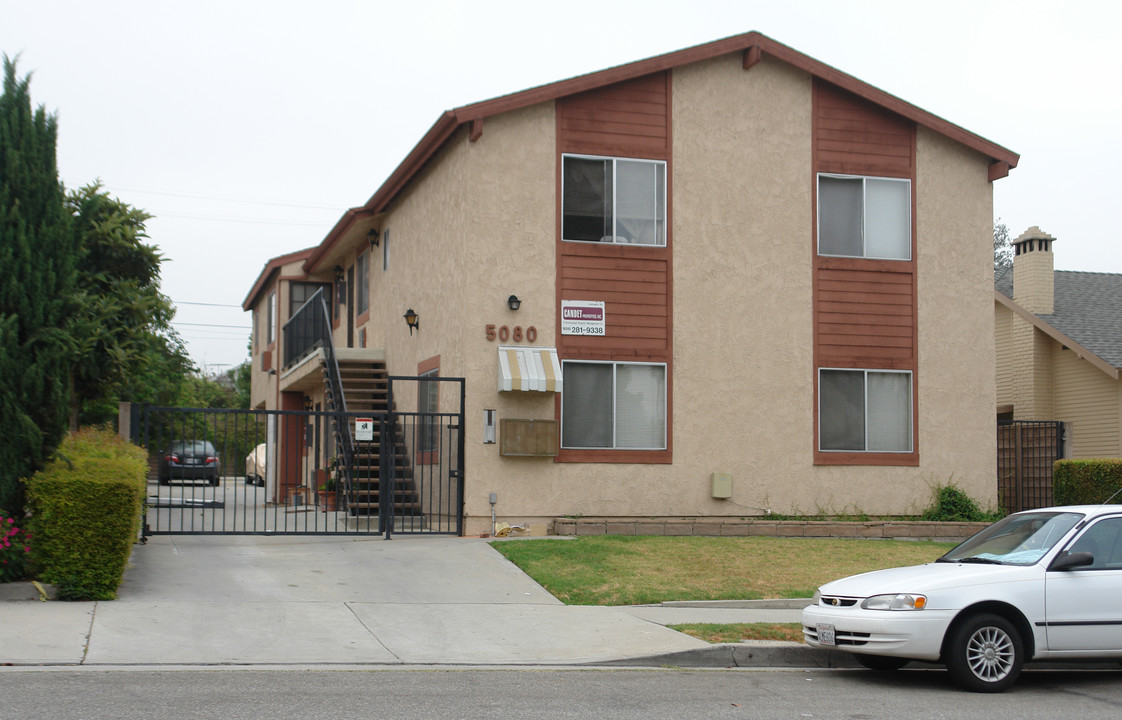 5080 Glen Iris Ave in Los Angeles, CA - Building Photo