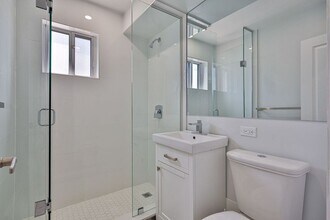 15 Walmer Rd in Toronto, ON - Building Photo - Building Photo