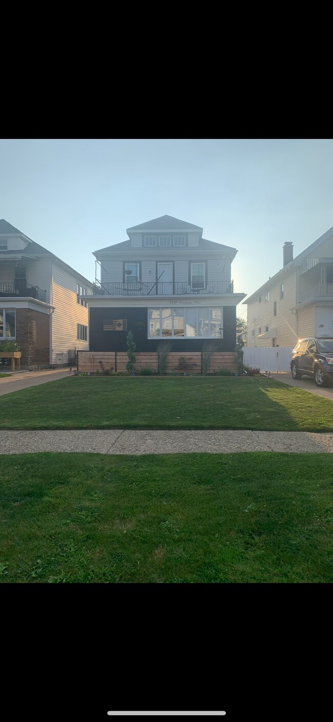 200 Lovering Ave in Buffalo, NY - Building Photo - Building Photo