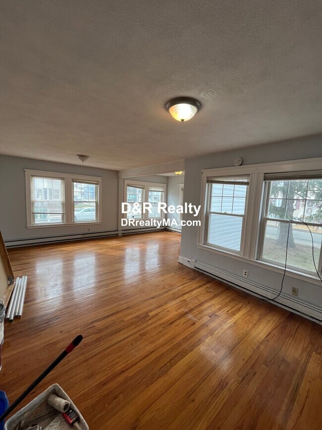 2 Goldsmith Ave Apartments and Nearby Medford Apartments For Rent