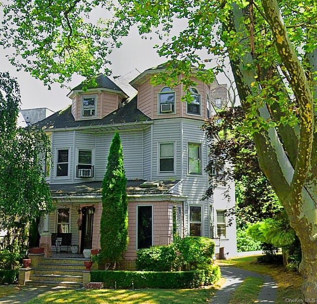 property at 769 E 19th St