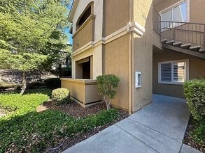 501 Gibson Dr, Unit #1014 in Roseville, CA - Foto de edificio - Building Photo