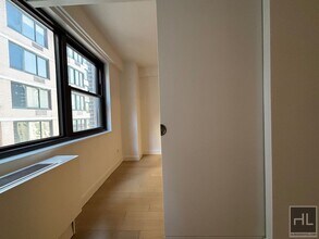 East 39th Street, Unit 19A in New York, NY - Foto de edificio - Building Photo