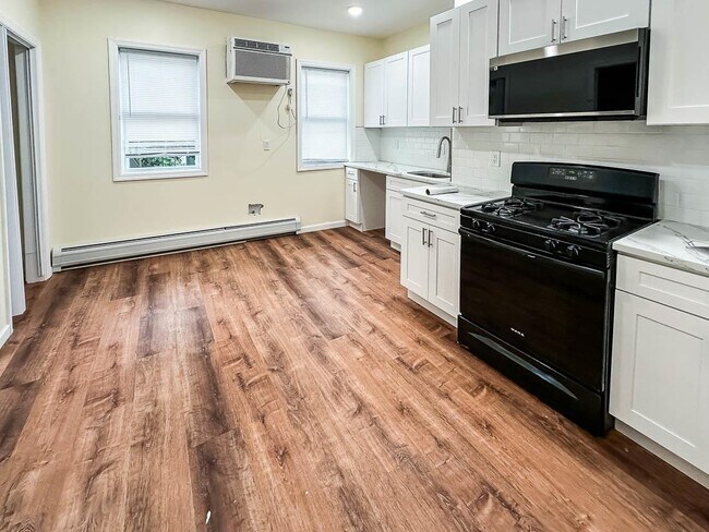 170 St Pauls Ave in Jersey City, NJ - Building Photo - Building Photo