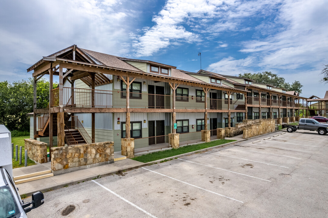 Energy Lodge Kenedy in Kenedy, TX - Building Photo