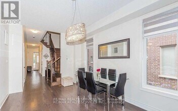16 Lady Evelyn Cres in Brampton, ON - Building Photo - Building Photo
