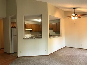 1389 Berry Ridge Rd, Unit 303 in Eagan, MN - Building Photo - Building Photo