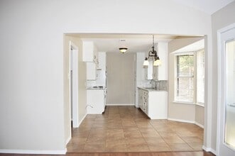 924 Prestwick St in Bedford, TX - Building Photo - Building Photo