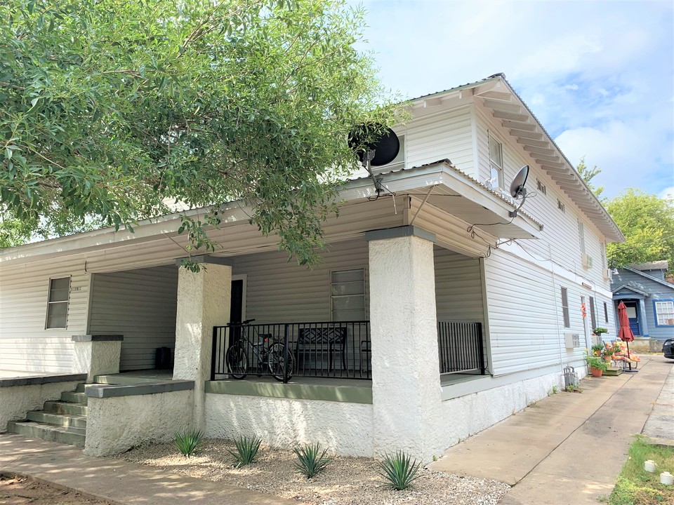 216 S Devine St in Stephenville, TX - Building Photo