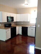 1080 W Oak St in Stephenville, TX - Building Photo - Building Photo