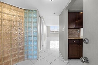 1893 S Ocean Dr in Hallandale Beach, FL - Building Photo - Building Photo