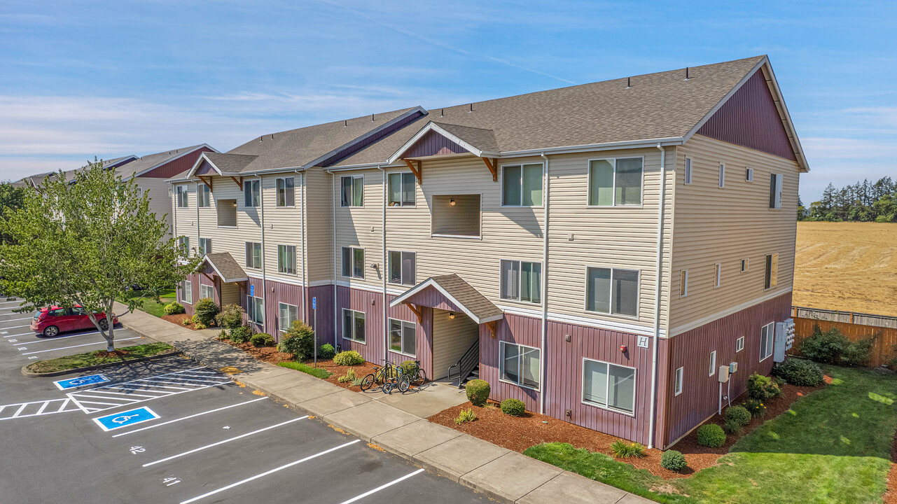 Cascade Ridge in Lebanon, OR - Foto de edificio