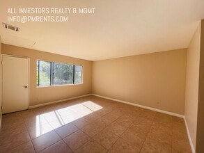 313 N Melrose Dr in Vista, CA - Building Photo - Building Photo