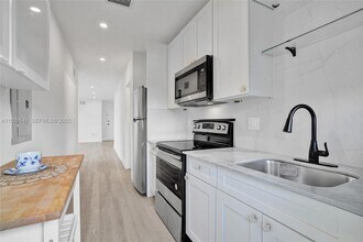 1721 SW 13th St, Unit 2 in Miami, FL - Building Photo - Building Photo