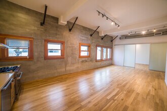 8 Brooks Ave, Unit 13 in Los Angeles, CA - Foto de edificio - Building Photo