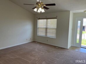 12612 Rolling Meadows Dr in Evansville, IN - Foto de edificio - Building Photo