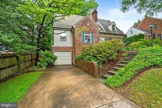 5222 Duvall Dr in Bethesda, MD - Building Photo - Building Photo