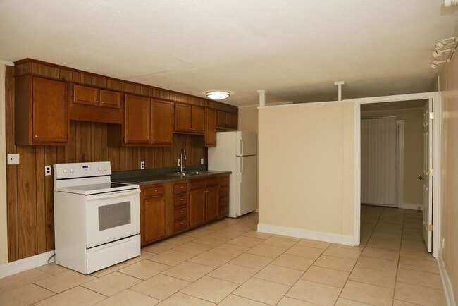1806 Walker Ave, Unit E in Greensboro, NC - Building Photo - Building Photo