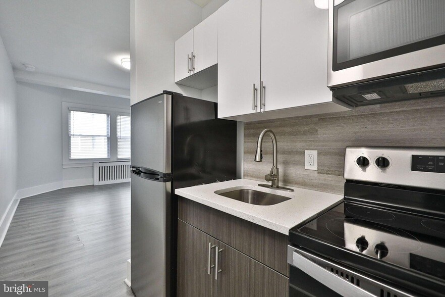 4247 Locust St, Unit 1B-504 in Philadelphia, PA - Building Photo