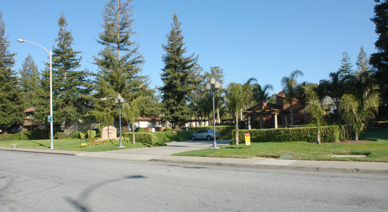 Bellagio Villas in Gilroy, CA - Foto de edificio