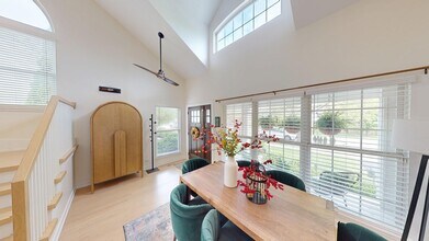 2207 Periwinkle Ln in Naperville, IL - Building Photo - Building Photo