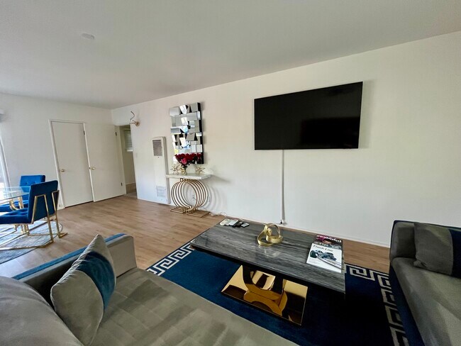 2463 Federal Ave in Los Angeles, CA - Building Photo - Building Photo
