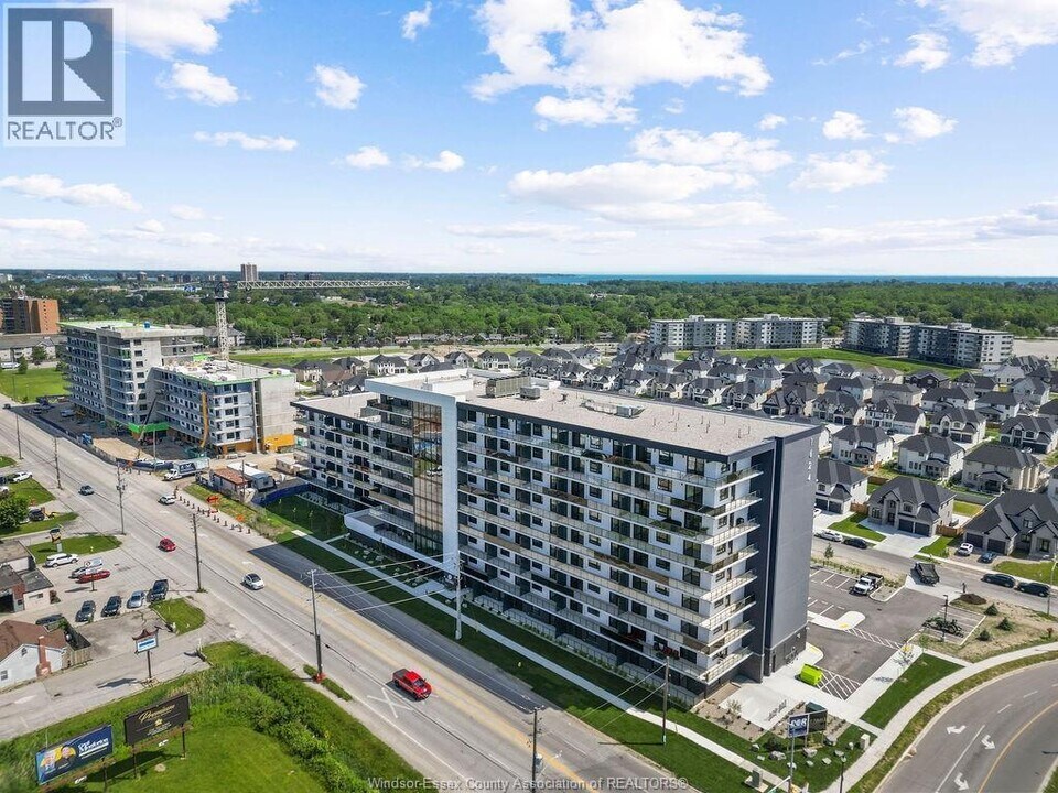 1624 Lauzon Rd in Windsor, ON - Building Photo