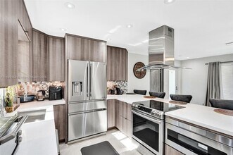 2712 NE 32nd Ave in Fort Lauderdale, FL - Building Photo - Building Photo