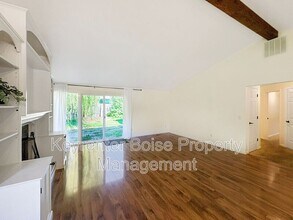6503 W Baron Dr in Boise, ID - Foto de edificio - Building Photo