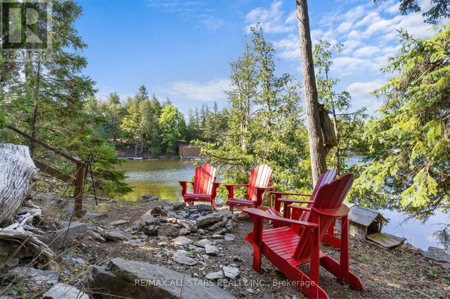 242 Francis St E in Kawartha Lakes, ON - Building Photo - Building Photo