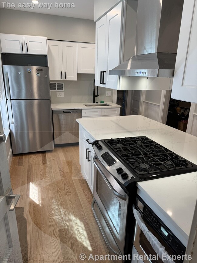 57 Hawthorne St, Unit #2 in Somerville, MA - Foto de edificio - Building Photo