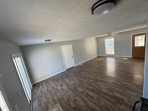 1211 Redbud St in Franklin, KY - Foto de edificio - Building Photo