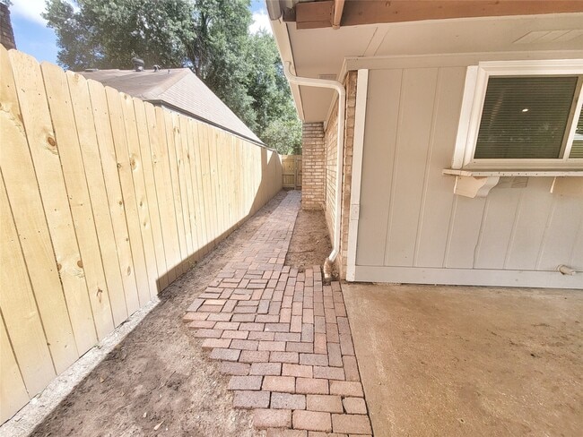 property at 3407 Saratoga Dr