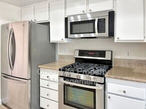 2552 Granada Cir in Spring Valley, CA - Foto de edificio - Building Photo
