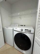 8855 Collins Ave, Unit 8A in Surfside, FL - Foto de edificio - Building Photo