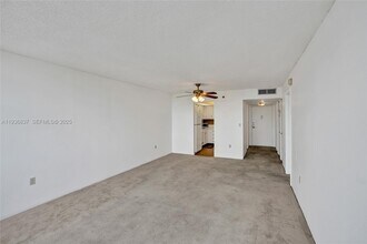 1200 St Charles Pl in Pembroke Pines, FL - Building Photo - Building Photo