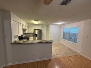 12905 Humphrey Dr in Austin, TX - Building Photo - Building Photo