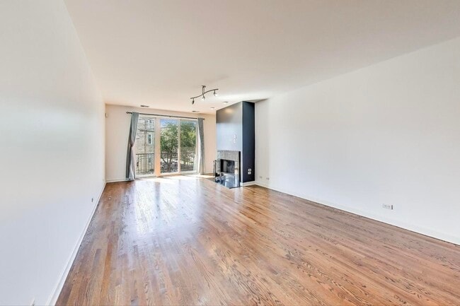 5250 N Lincoln Ave, Unit 3C in Chicago, IL - Building Photo - Building Photo