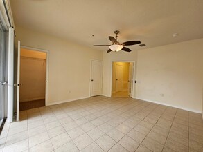 3127 Bayshore Oaks Dr in Tampa, FL - Building Photo - Building Photo