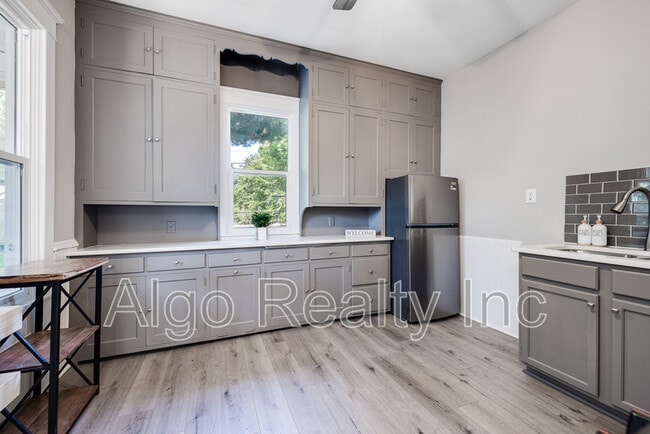 2123 N Sheridan Ave in Minneapolis, MN - Building Photo - Building Photo
